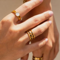 Adjustable To Finger