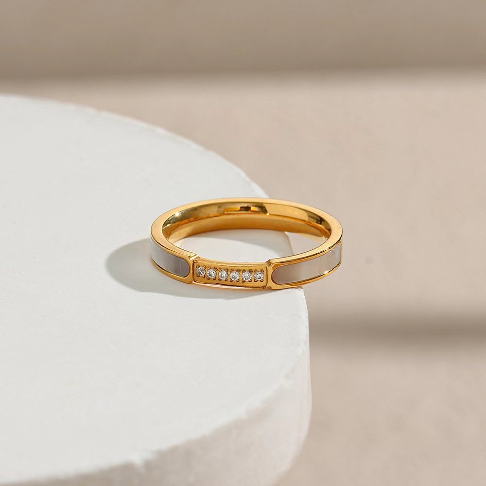 Sela Diamond Simulant Gold Ring