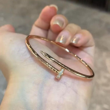 Elegance Nail Deluxe 18K Gold